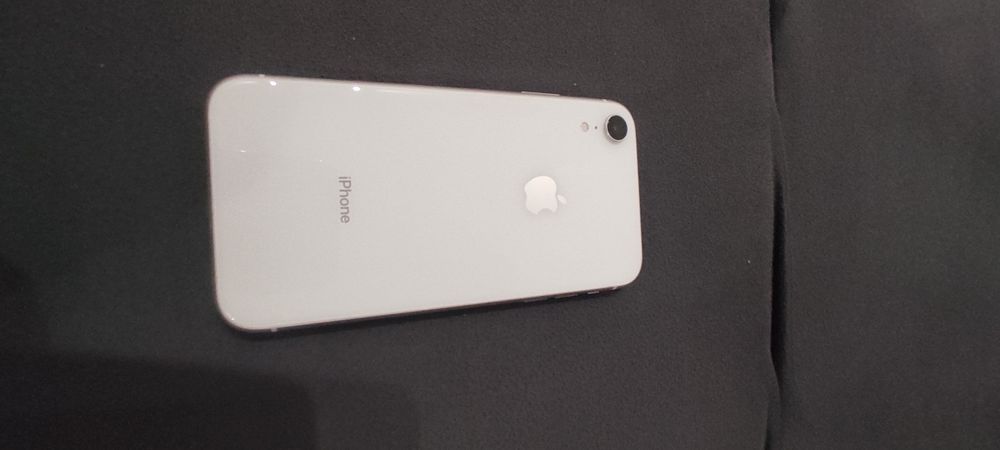 iPhone com película, carregador e capa novos