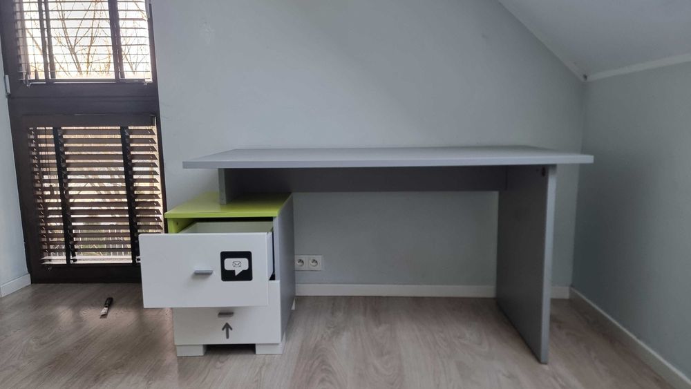 Regał i biurko firmy Meblik