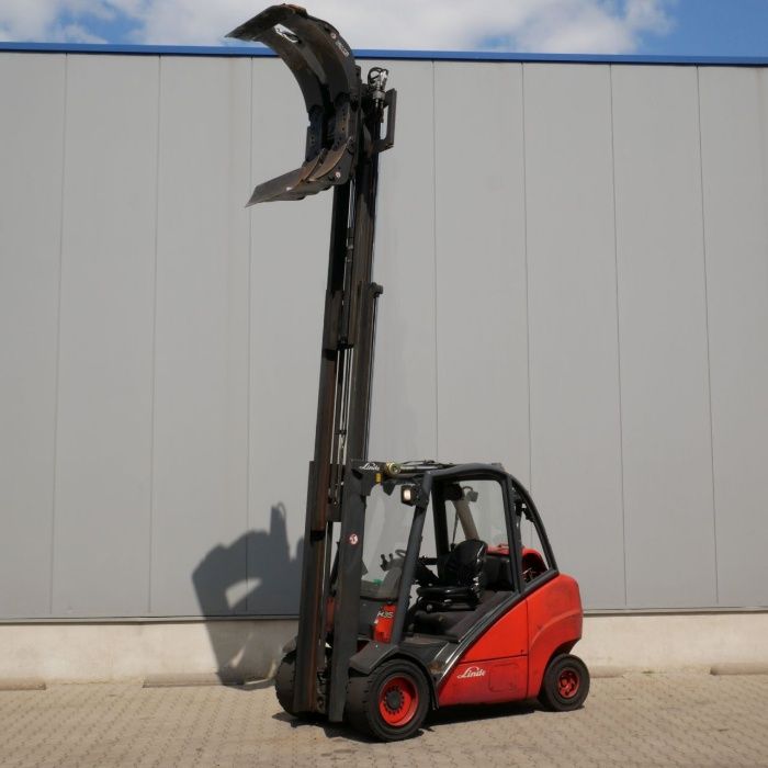 Навантажувач Linde H35T з захватом для рулонів