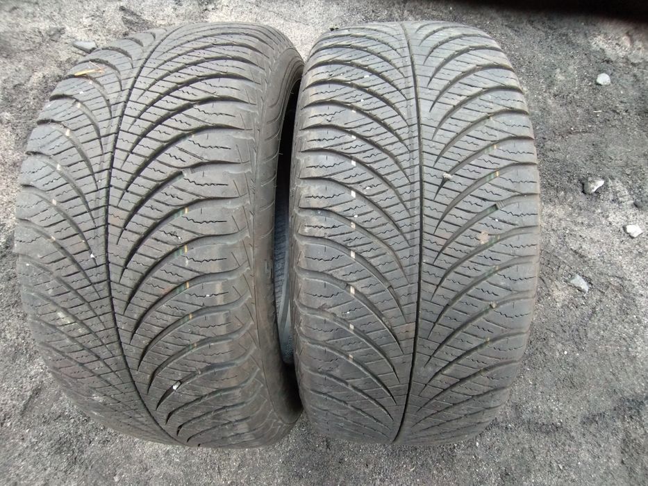 Opony całoroczne 215/55R17 Goodyear  Vector4seasons