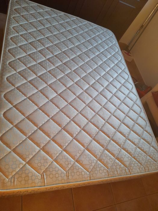 Cama com colchão