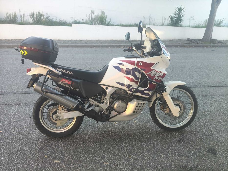 Honda Africa Twin como nova.