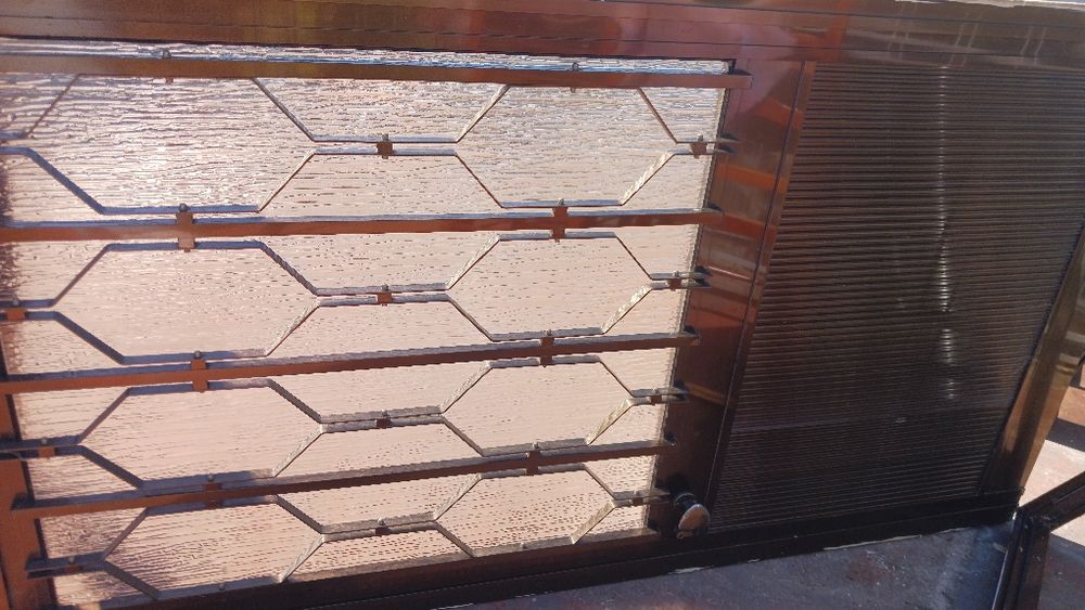 Vendo uma porta e 5 janelas de alumínio