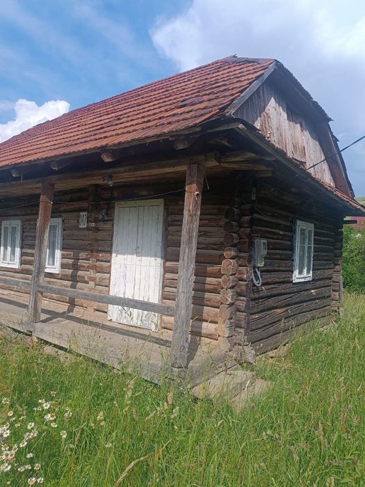 Продаж невеликого, автентичного дерев'яного будинку у мальовничій сільській місцевості у горах! Поруч туристична інфраструктура. Житловий стан.
