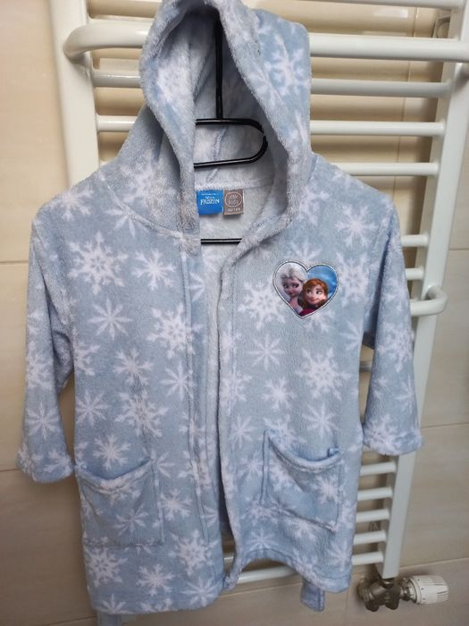 Szlafrok dziewczęcy .