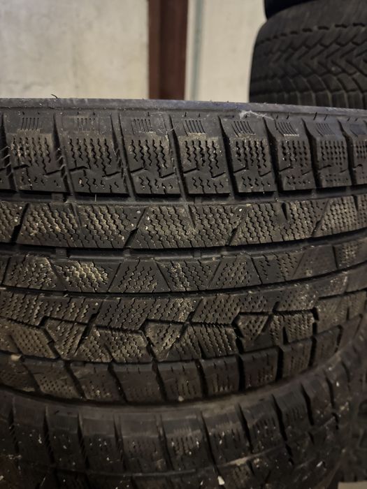 Зимова гума 245.40r20Comforser