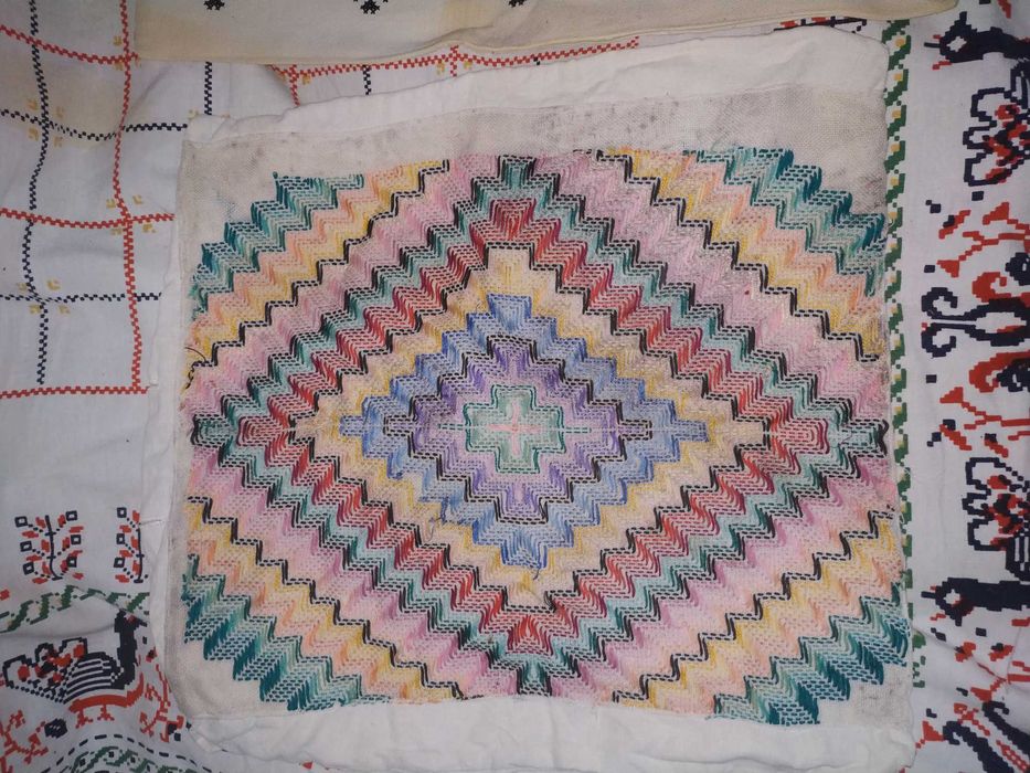 3 вишиті наволочки 1 лотом