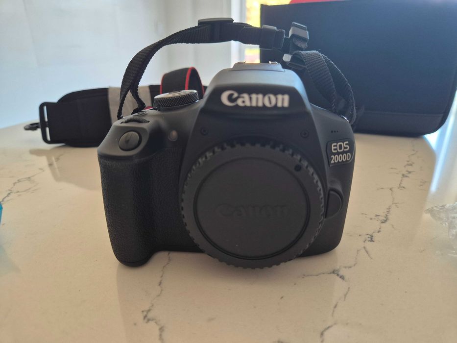 Máquina Fotográfica Canon EOS 2000D