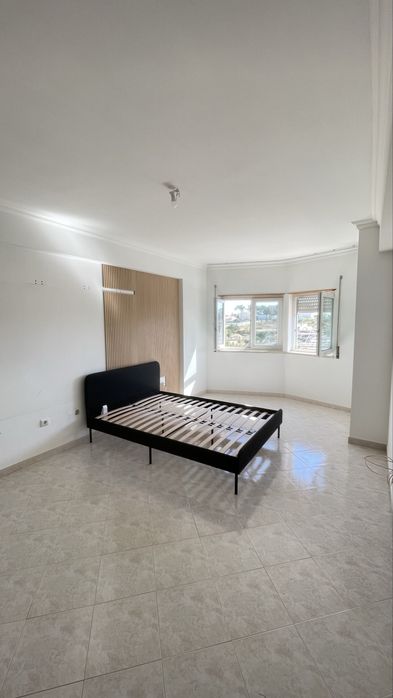 Sala/quarto para arrendar em fernão ferro, Quinta das laranjeiras, 450€ -Entrada imediata
