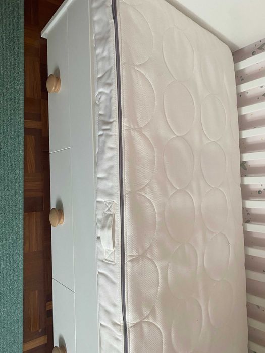 BERÇO IKEA BRANCO, para bébe e criança, com gavetão