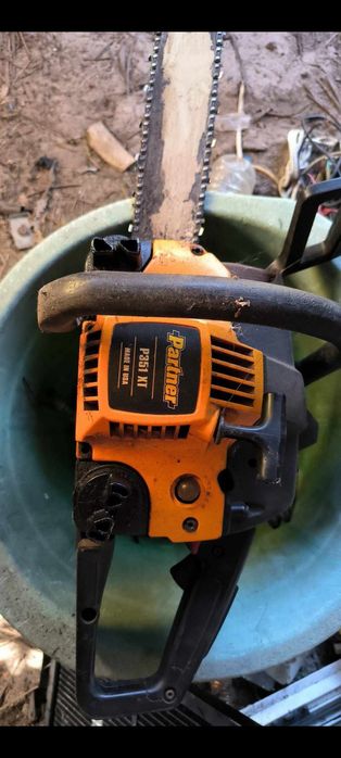 Vendo motosserra algum tempo parada trabalha mas vai a baixo