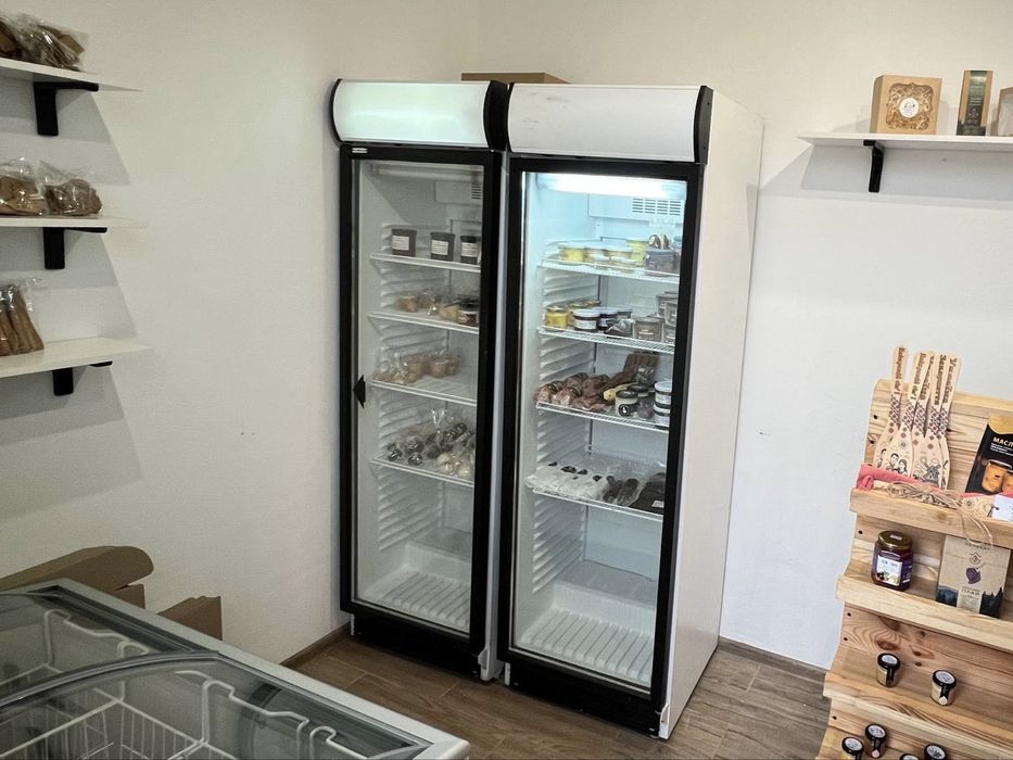 Холодильник шафа-вітрина