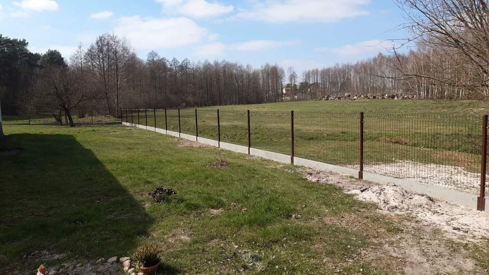 Montaż płotu panelowego