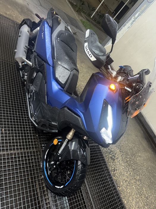 Honda ADV 350cc.