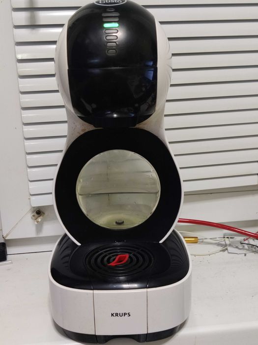 Капсульна кавоварка Dolce Gusto б/у в чудовому робочому стані.