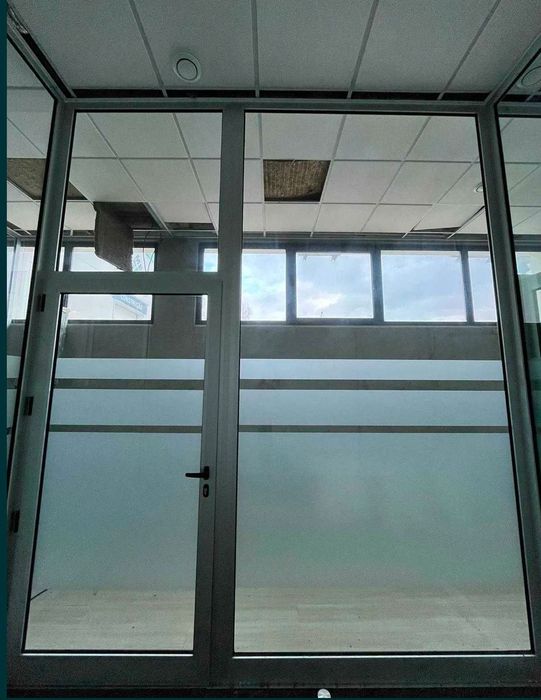 Divisórias Escritório Desmontado  Vidro e Alumínio natural 6 gabinetes