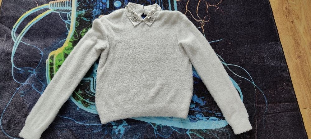 Sweter damski z ozdobnym kołnierzykiem