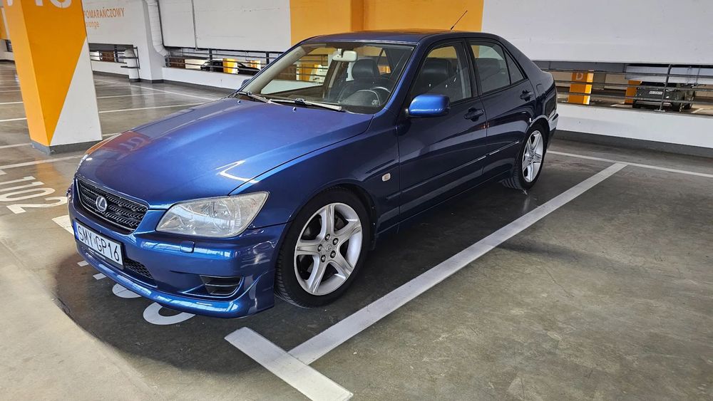 Lexus IS