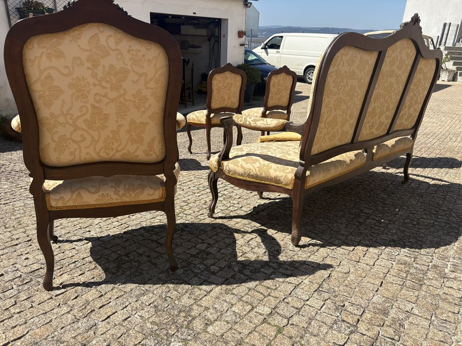 Conjunto cadeirão e cadeiras