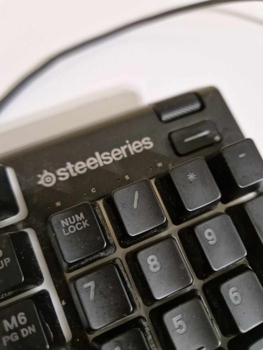 Klawiatura stan idealny steelseries plus podkladka