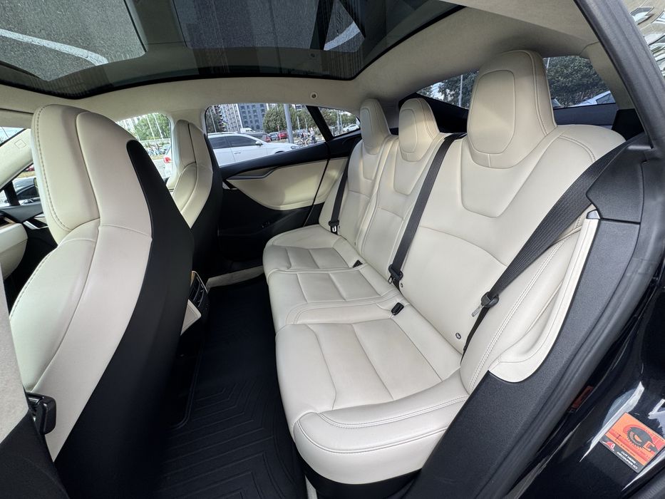 Tesla model S 100D, 2018 року(Тесла модель S) повний привід,  красивого чорного кольору