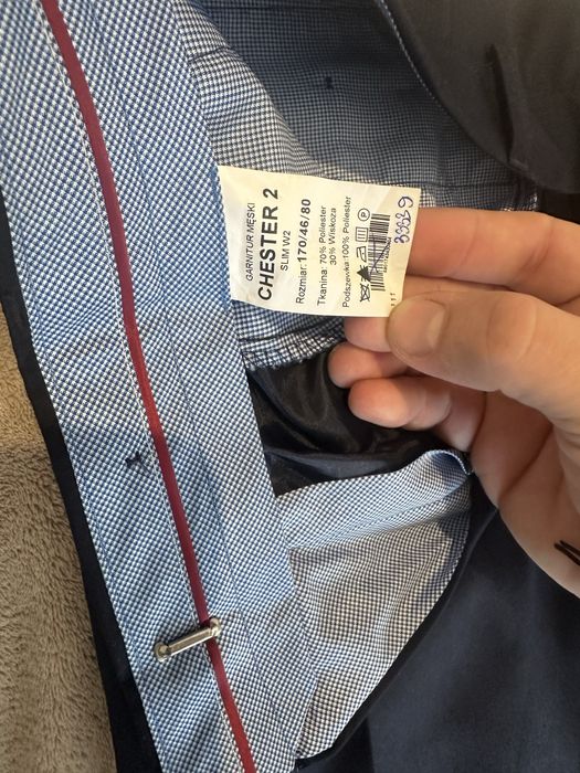 Garnitur meski slim na rożne okazje.