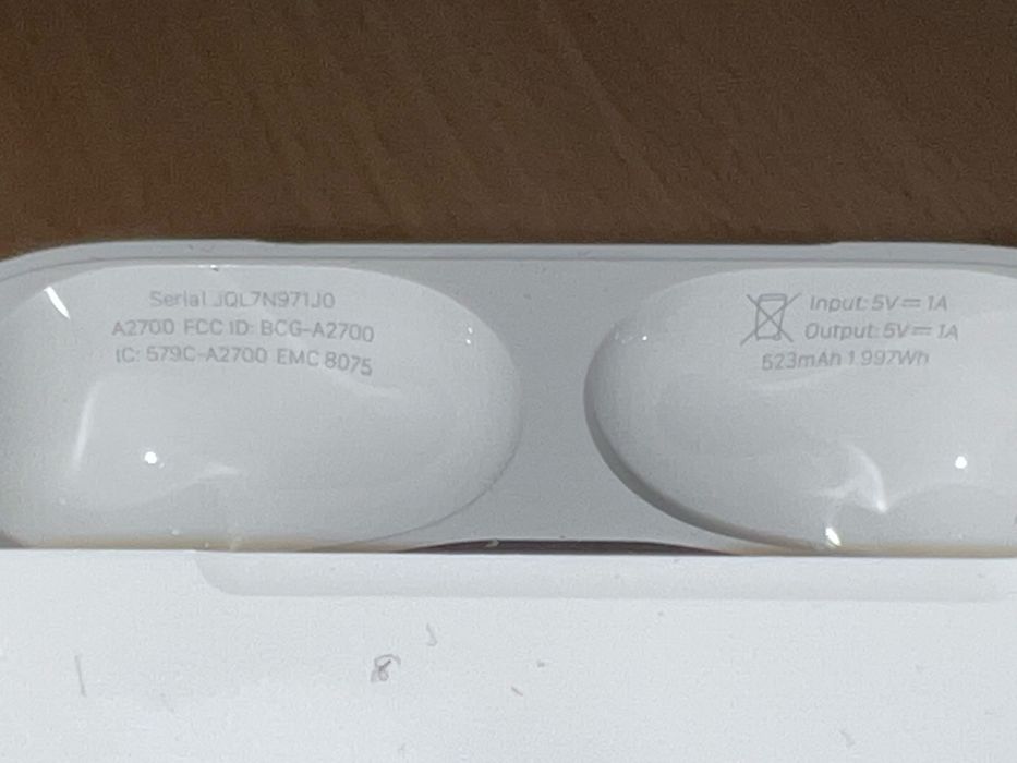 AirPods Pro 2 - Зарядний кейс, аксесуари