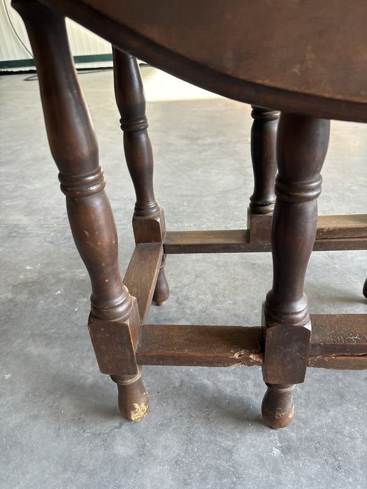 Mesa de madeira redonda