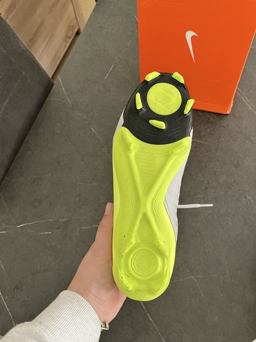 Chuteira nike ( usada 1 vez )
