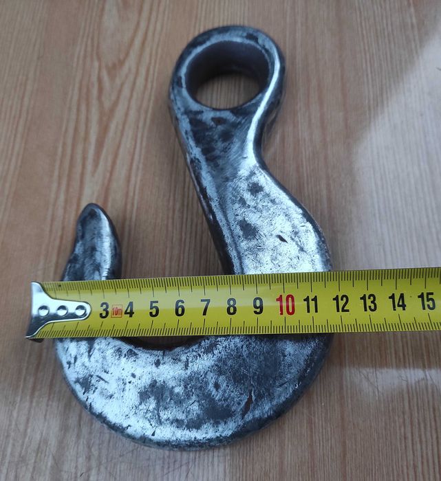 Большой крюк для подъема огромных тяжестей до 30 тонн