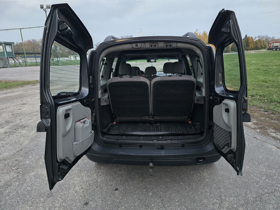 Dacia Logan (7 МІСЦЬ)