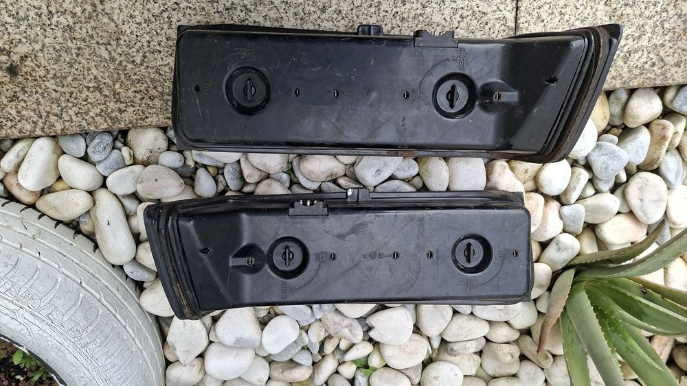 Farolins Traseiros Mercedes 190D