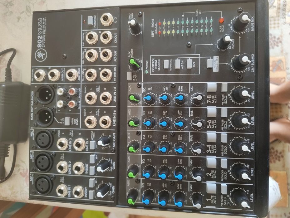 Mixer 8 canais Mackie 802 VLZ4