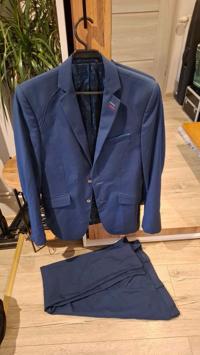 Garnitur młodziezowy 176