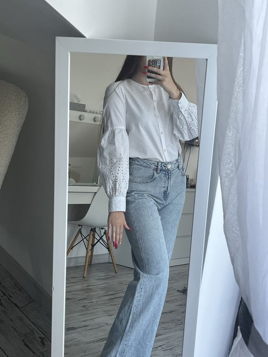 Biała elegancka koszula z pięknymi rękawkami