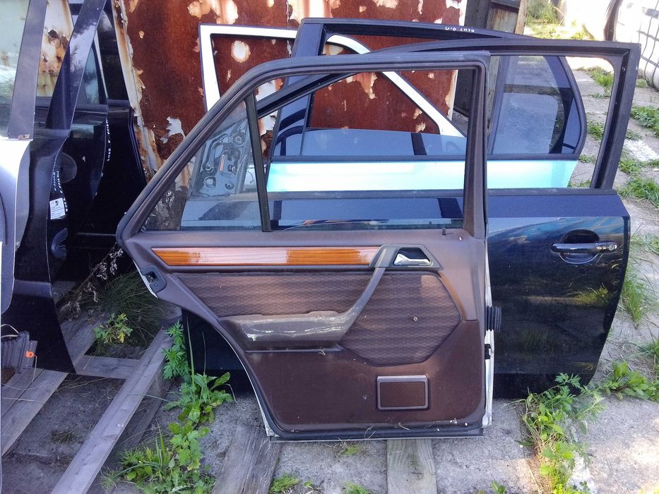 MERCEDES BENZ W124 drzwi lewe lewy tył