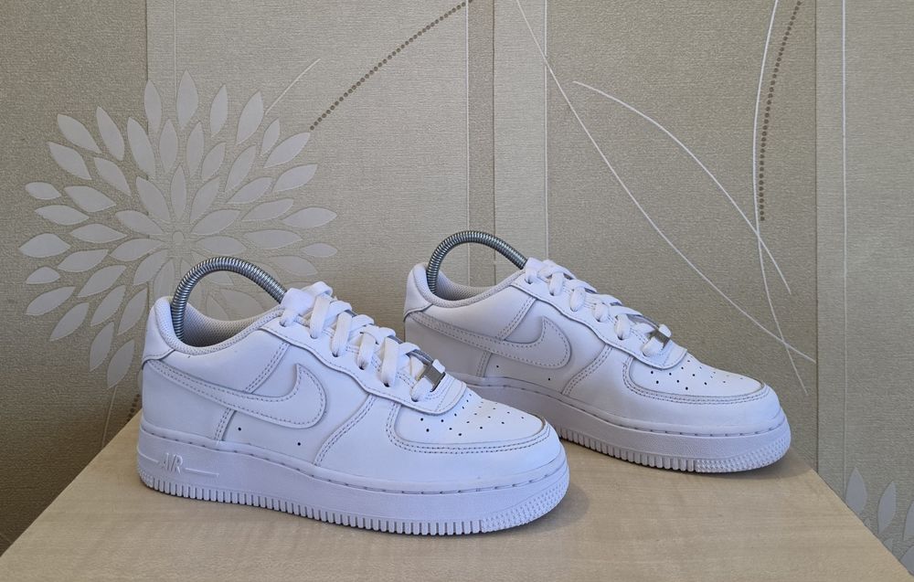 Білі кросівки Nike Air Force 1 Le оригінал р.38