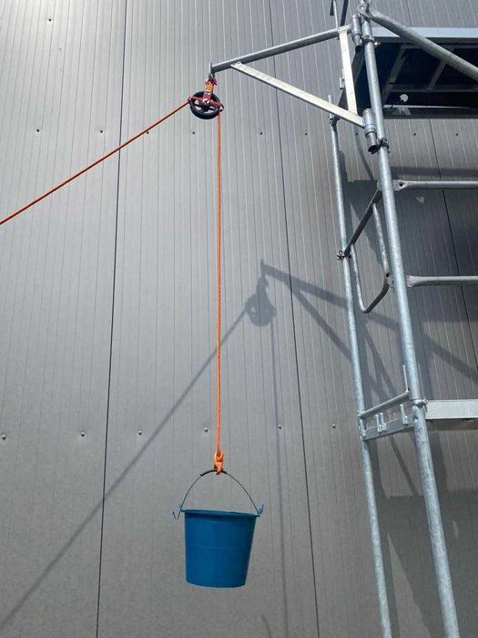 Wysięgnik rusztowanie zblocze hakowe lina wciągarka