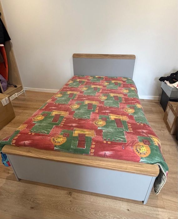 Conjunto Cama e mesinha cabeceira e colechao 212x126