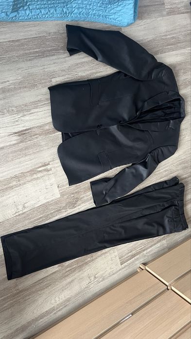 Garnitur męski L 180 104  90 czarny błyszczący w prązek