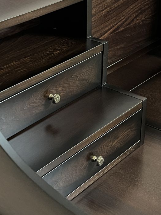 Туалетный столик ручной работы из массива береста, цвет венге