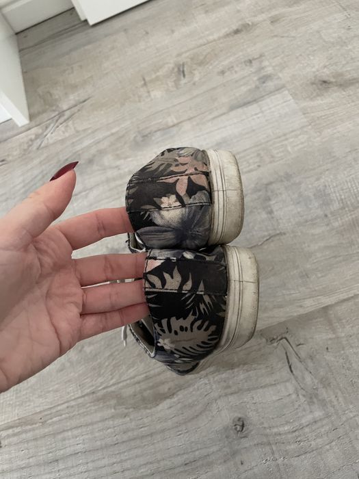 Buty trampki w kwiaty