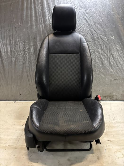 Fotel Prawy Półskóra Mazda 3 Bk Hb