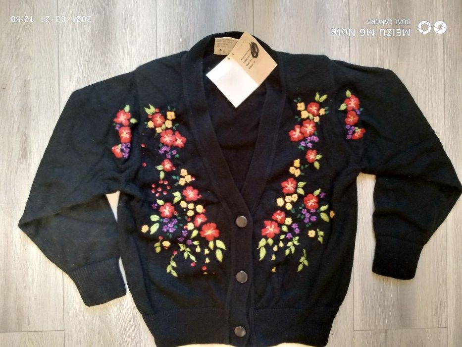 женская теплая кофта (новая)50%lambswool,40%-angora,10 nylon.