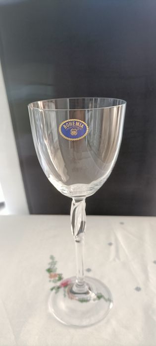 Conjunto novo de 12 copos de cada cristal Bohemia