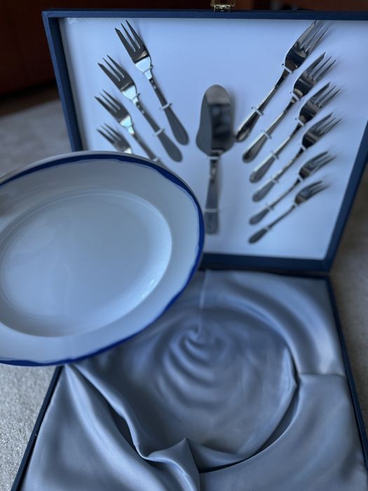 Prato Vista Alegre e talheres de sobremesa