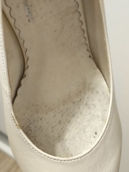 Buty skórzane ecru kremowe r. 38 Mark Shoes + poduszka na obrączki