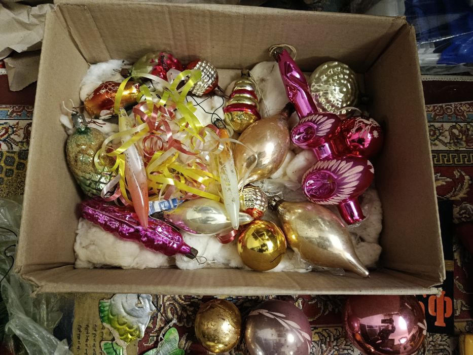 Новорічні прикраси, все що на фото