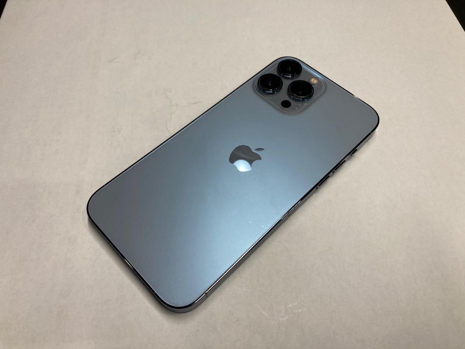 iPhone 13 Pro Max + Air Pods