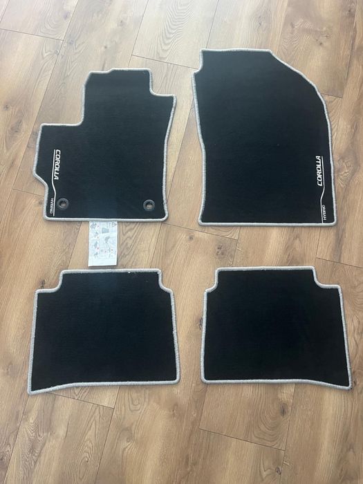 Toyota Corolla dywaniki welurowe